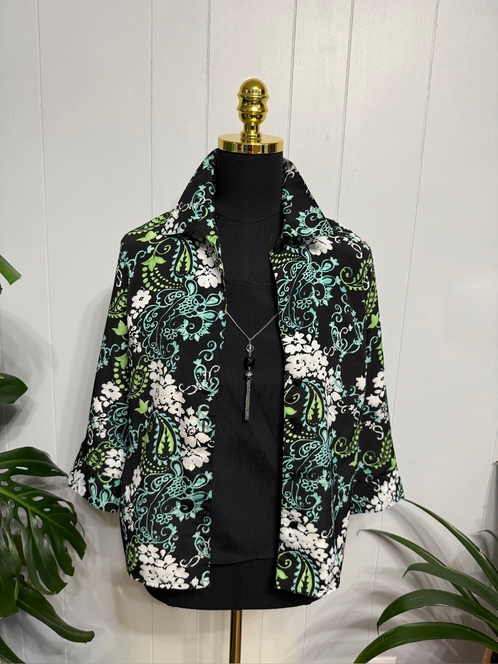#18) NWOT Notations Black Floral Paisley Shirt with under shirt and necklace